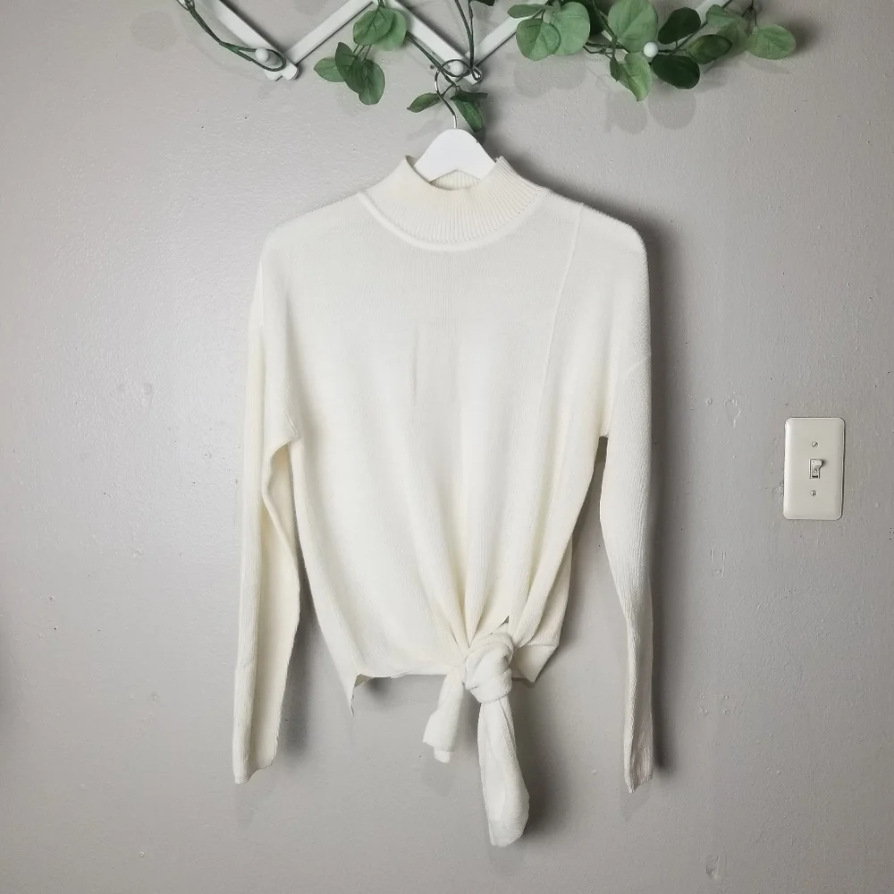 Daniel Cremieux tie front sweater size M